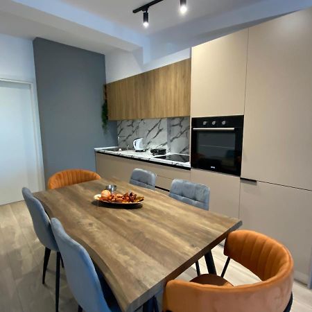 Brand New Apts Located At The City'S Main Square-100 Mbs Wifi Durrës Kültér fotó