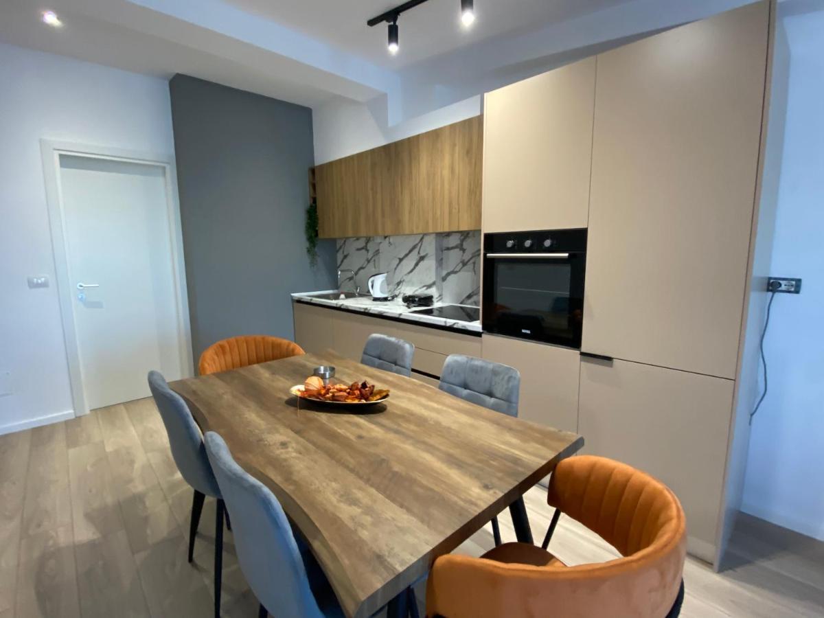 Brand New Apts Located At The City'S Main Square-100 Mbs Wifi Durrës Kültér fotó