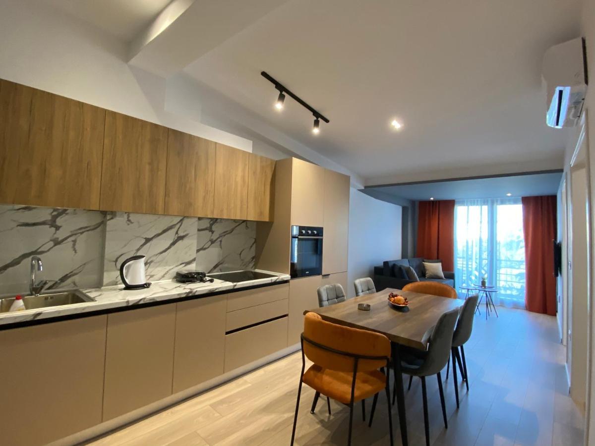 Brand New Apts Located At The City'S Main Square-100 Mbs Wifi Durrës Kültér fotó
