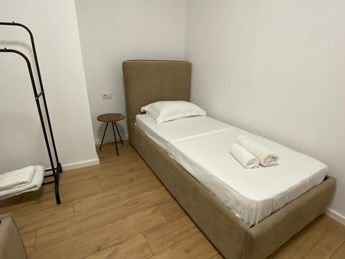 Brand New Apts Located At The City'S Main Square-100 Mbs Wifi Durrës Kültér fotó