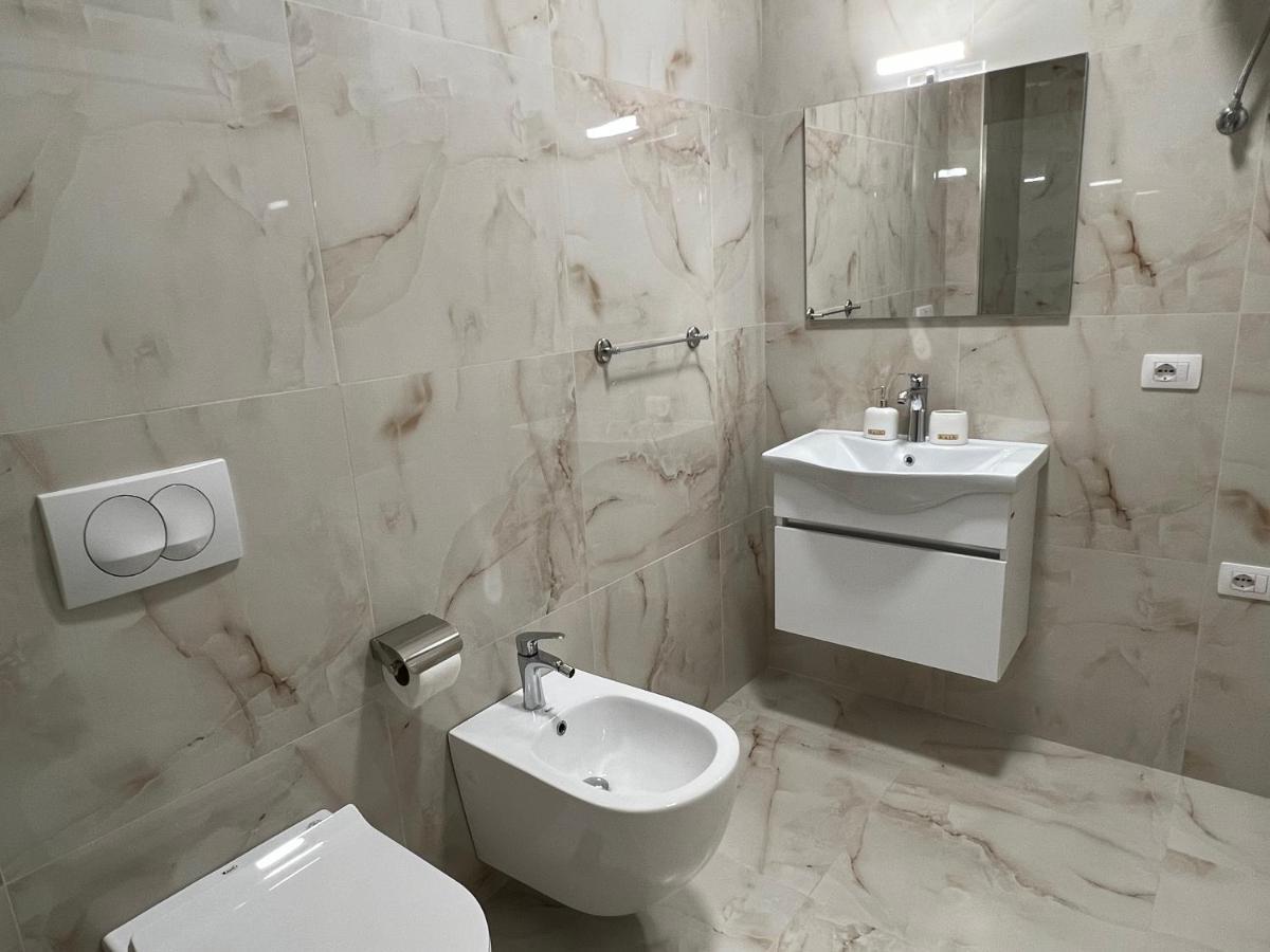 Brand New Apts Located At The City'S Main Square-100 Mbs Wifi Durrës Kültér fotó