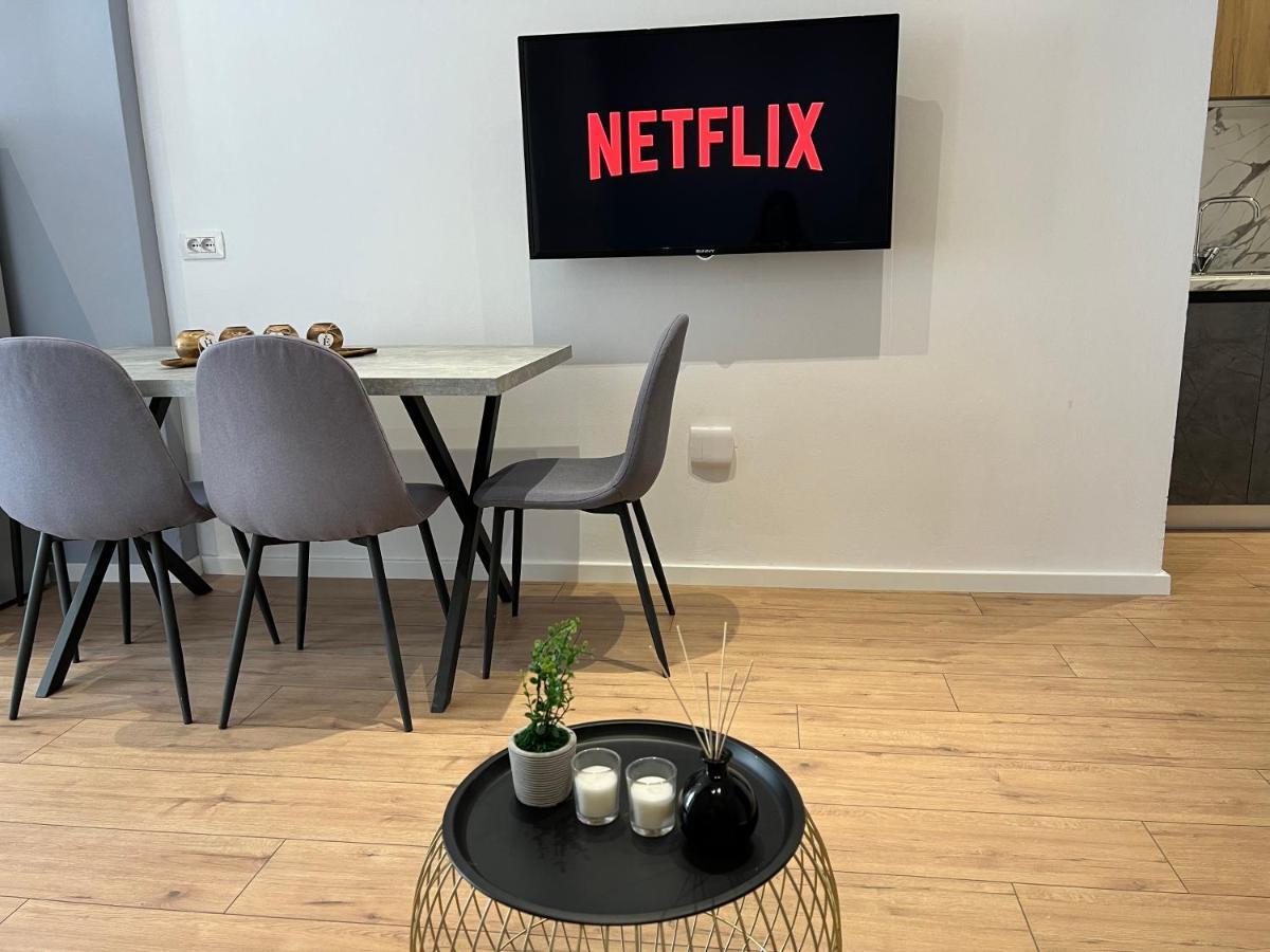 Brand New Apts Located At The City'S Main Square-100 Mbs Wifi Durrës Kültér fotó