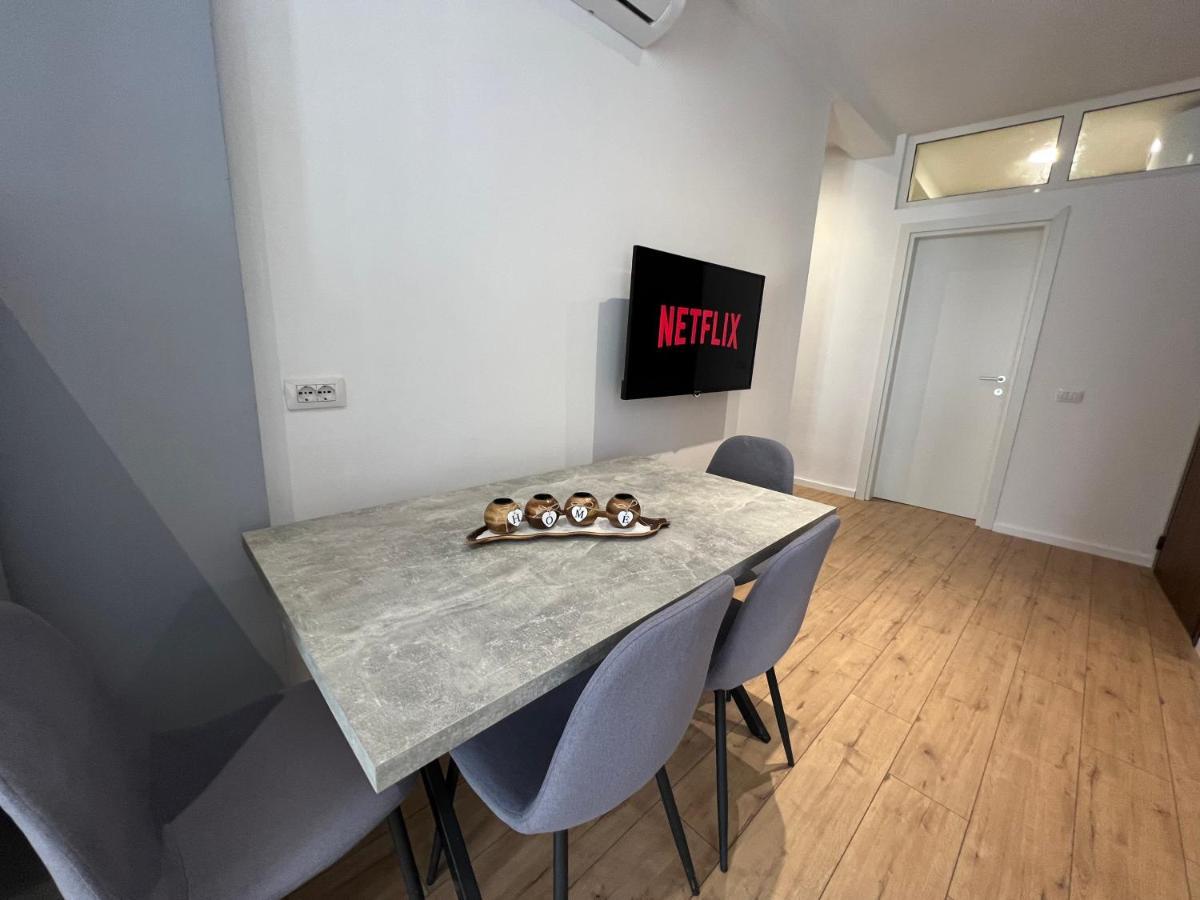 Brand New Apts Located At The City'S Main Square-100 Mbs Wifi Durrës Kültér fotó
