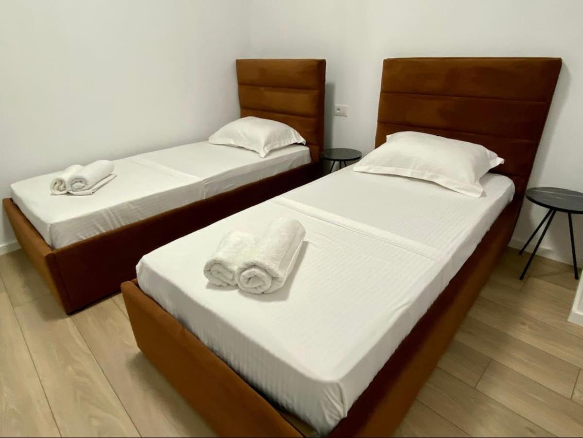 Brand New Apts Located At The City'S Main Square-100 Mbs Wifi Durrës Kültér fotó