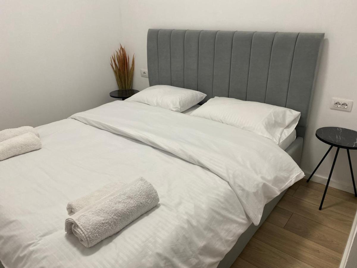 Brand New Apts Located At The City'S Main Square-100 Mbs Wifi Durrës Kültér fotó